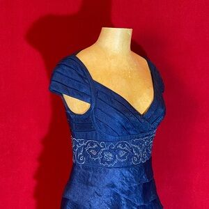 ADRIANNA PAPEL Blue elegant cocktail dress, size 8, long zipper